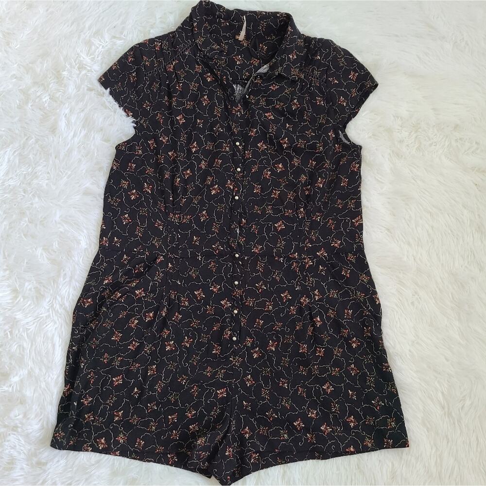 Free‎ People Debbie Dot Floral Cottage Button Up Romper - Picture 3 of 13